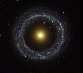 galaxie de Hoag